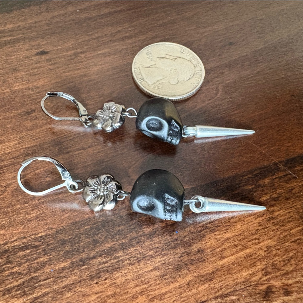 Black‎ agate skull earrings